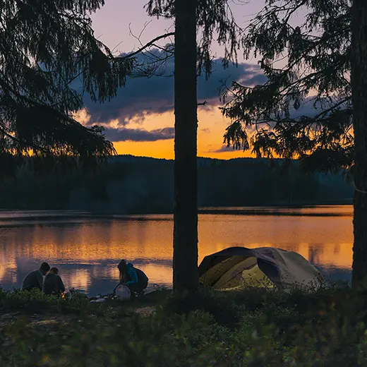3D-rendering av tält i månsken med tygsimulering